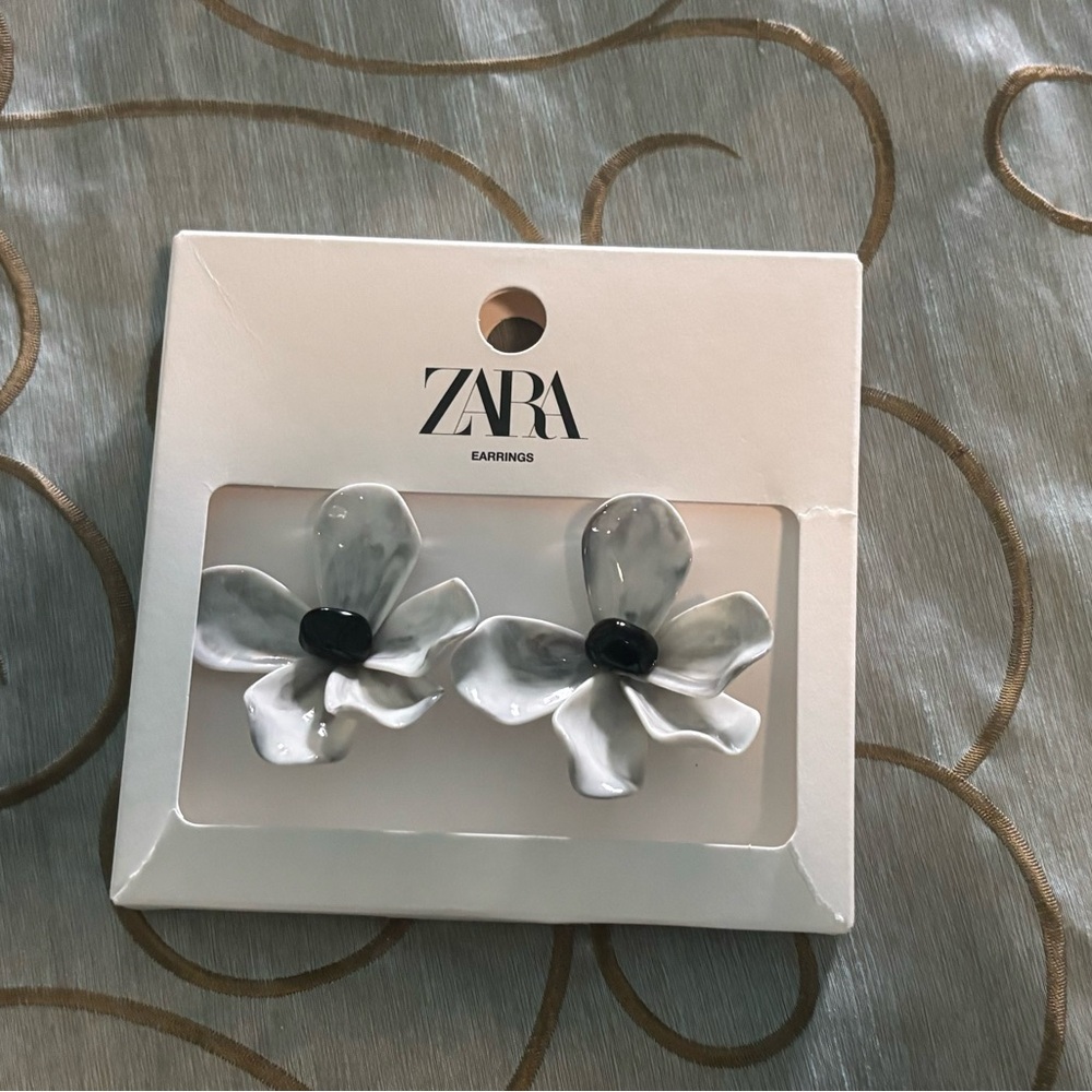 Zara Black and Gray Floral Earrings - Picture 2 of 4